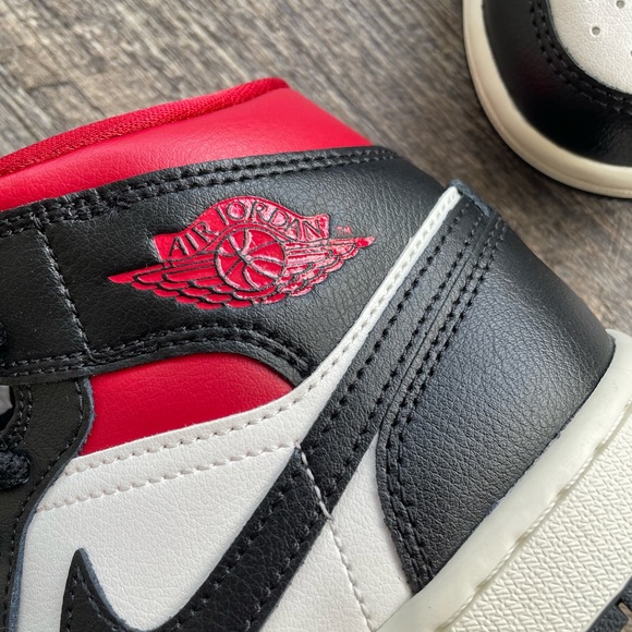 Jordan 1 Mid Gym Red Panda - Picture 7 of 10